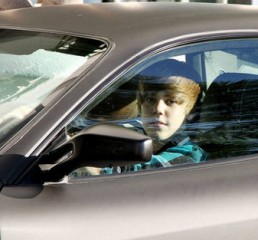 adolescente manejando