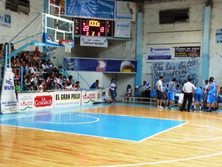 Regatas vs Regatas de Resistencia 07-03-2014 foto 2