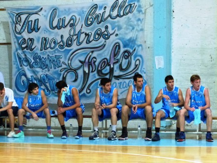 Regatas vs Regatas de Resistencia 07-03-2014 foto 3