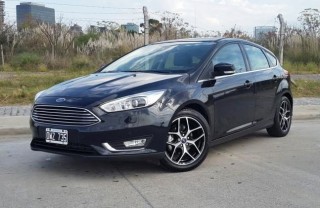 Ford Focus Hatch Titanium Powershift 2015