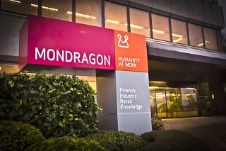 Mondragon entrada al edificio