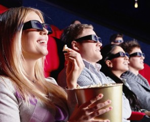 comiendo pochoclo en el cine