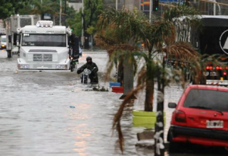 inundacion que hacer cuando el auto queda bajo el agua