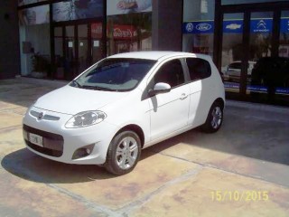 Uruguay Autos Palio essence 2013 oct 2015 1