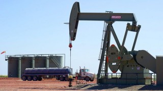 petroleo extraccion con pinguino