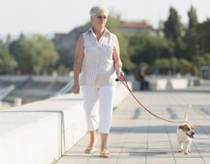 sacar a pasear al perro mejora la salud