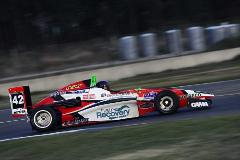 Formula-Renault-2-0-Juan-Cruz-Acosta-foto-1