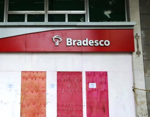 bradesco en pared